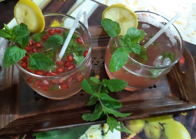 Pomegranate mojito mocktail