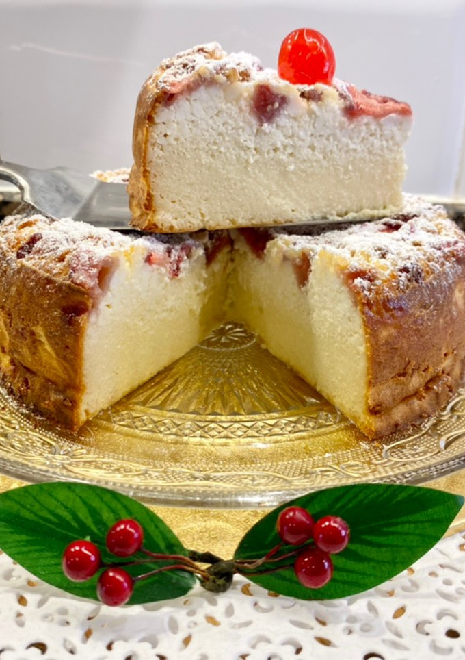 Una foto de Pastel de requesón y fresas al aroma de ron