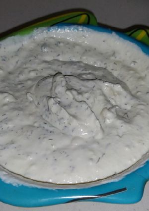 O poză a rețetei Mujdei gros de usturoi cu mărar.