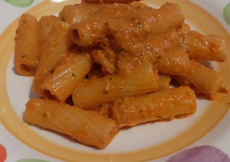 Simple Way to Prepare Veloce Tortiglioni con pesto di peperoni
