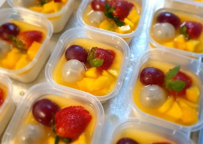 Puding Susu Buah-Buahan Segar & Menyegarkan: Hidangan Ringan & Lembut untuk Dikasikan