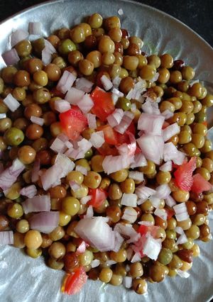 चटपटी मटर (chatpati matar recipe in Hindi) रेसिपी मुख्य फोटो