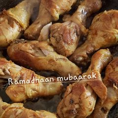 A picture of Pan cooked drum sticks.