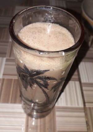 Una foto de Batido de plátano con chocolate y avellanas