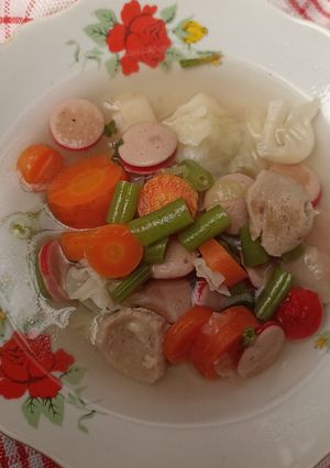 Foto resep Sayur Sop dengan Bakso dan Sosis Bumbu Racik