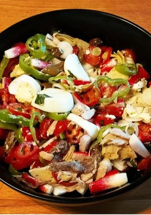 A picture of Salade Niçoise.