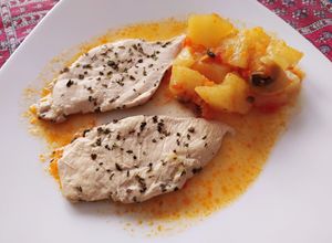 Una foto de Pechuga y patatas al vapor con salsa. Thermomix. TM6. Cenas ligeras