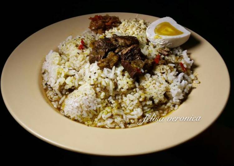 Nasi rawon daging enak