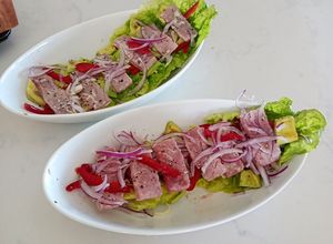 Una foto de Carpaccio de atún