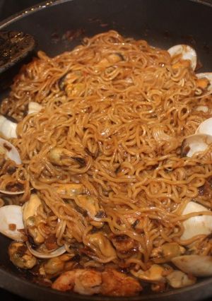 Una foto de Noodles con marisco