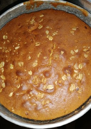 A picture of Muesli and vanilla cake.