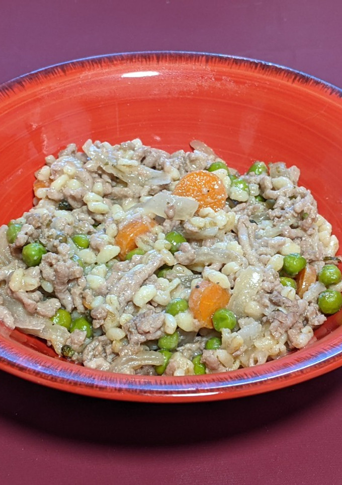 Una foto de Carne picada con trigo tierno y guisantes en salsa a la pimienta verde
