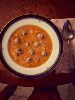Foto di Polpettine di carne in brodo con verdure passate, ricetta del riciclo 🌷