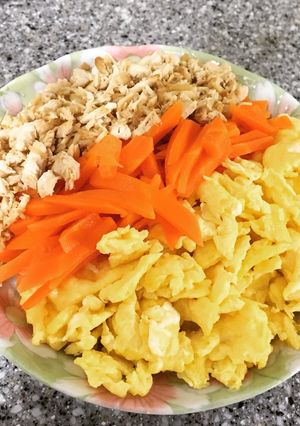 Hình của món Cơm thịt trứng rau củ.