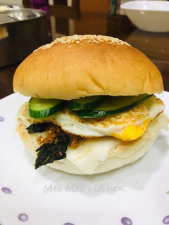 肉鬆起司蛋漢堡 的食譜成品照片