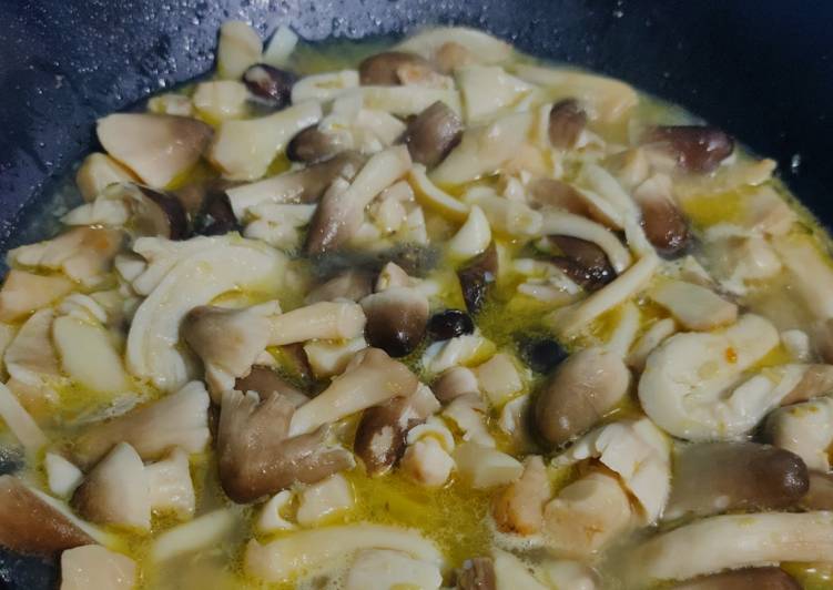 Resep mudah Tumis jamur sawit  Lezat Mantap KataUcap