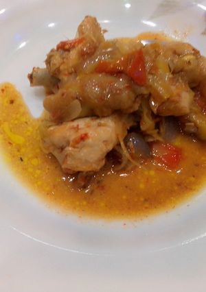 A picture of Chicken and veggies stir fry.