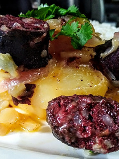 Una foto de MORCILLA y Papas con Miel de Vinagre...!