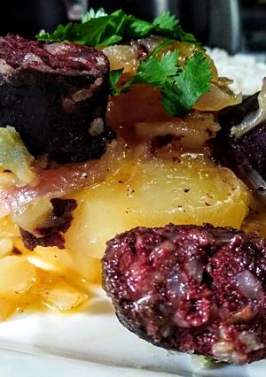 Una foto de MORCILLA y Papas con Miel de Vinagre...!