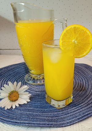 Una foto de Naranjada con limón