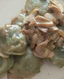 Sorrentinos veganos de algas con salsa de champignones