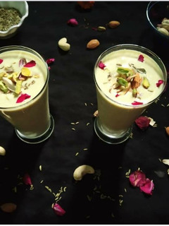 ड्राई फ्रूट ठंडाई (Dry Fruit Thandai recipe in Hindi) रेसिपी मुख्य फोटो