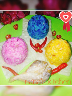 Foto resep Nasi goreng naga pangsit ikan asin (BPY)blue pink yelow