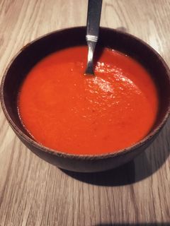 Una foto de Salmorejo de pimiento rojo