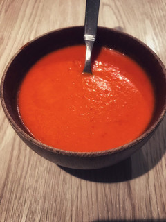 Una foto de Salmorejo de pimiento rojo