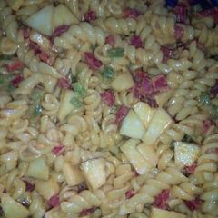 A picture of Fusilli salad with apple.
