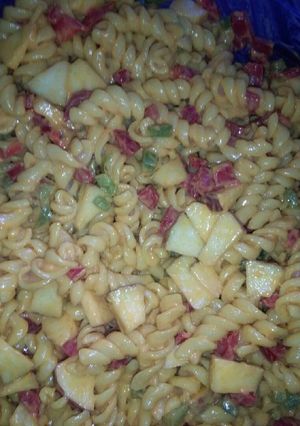 A picture of Fusilli salad with apple.