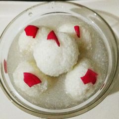 A picture of Nariyal rasgullae.