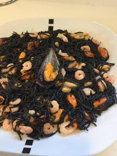 Una foto de Fideos tinta de calamar