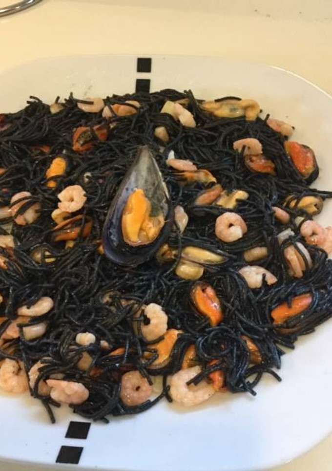 Una foto de Fideos tinta de calamar