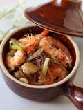 Thai style ginger Prawns with glass noodle baked in claypot - กุ้งอบวุ้นเส้น 🦐