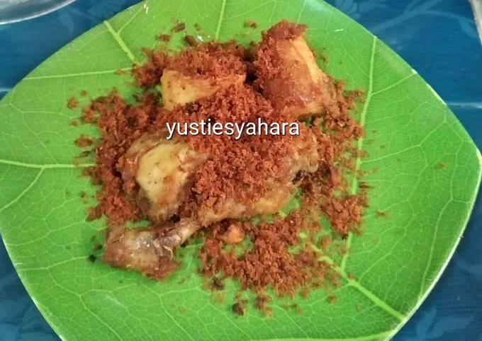 Ayam goreng serundeng kelapa