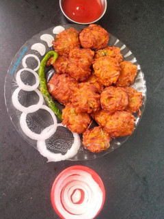 ઓનીયન પકોડા (Onion Pakoda Recipe In Gujarati) રેસીપી મુખ્ય ફોટો