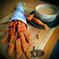 A picture of Curry Patta crisppers.