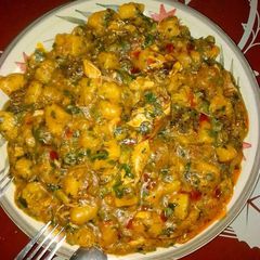 A picture of Plantain  porriage with utazi leaves.