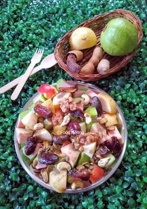 A picture of Fruits And Nuts Salad.