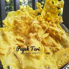 A picture of Peyek Teri.