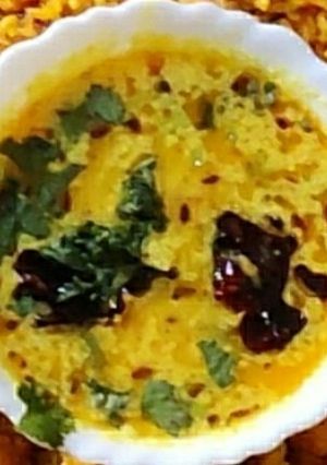 गुजराती खट्टी मीठी कढ़ी (Gujarati khatti meethi kadhi recipe in hindi) रेसिपी मुख्य फोटो