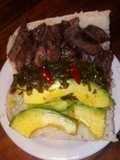 Sanduche de entrañas y aguacate con chimichurri