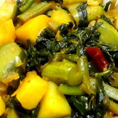 A picture of Pui shaaker chochhori (Malabar Spinach with mixed vegetables).