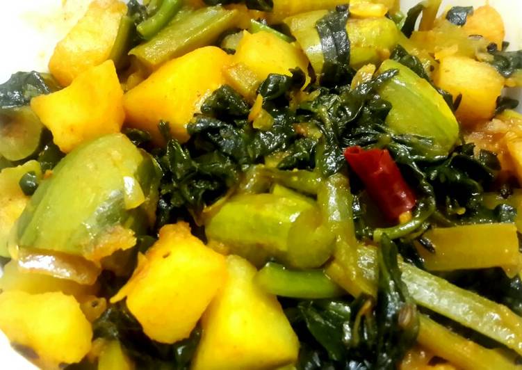 Recipe of Favorite Pui shaaker chochhori (Malabar Spinach with mixed vegetables)