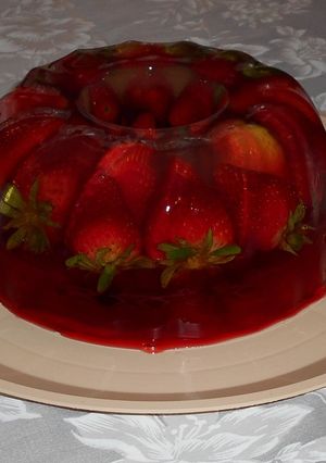 Una foto de Gelatina de fresas y limón