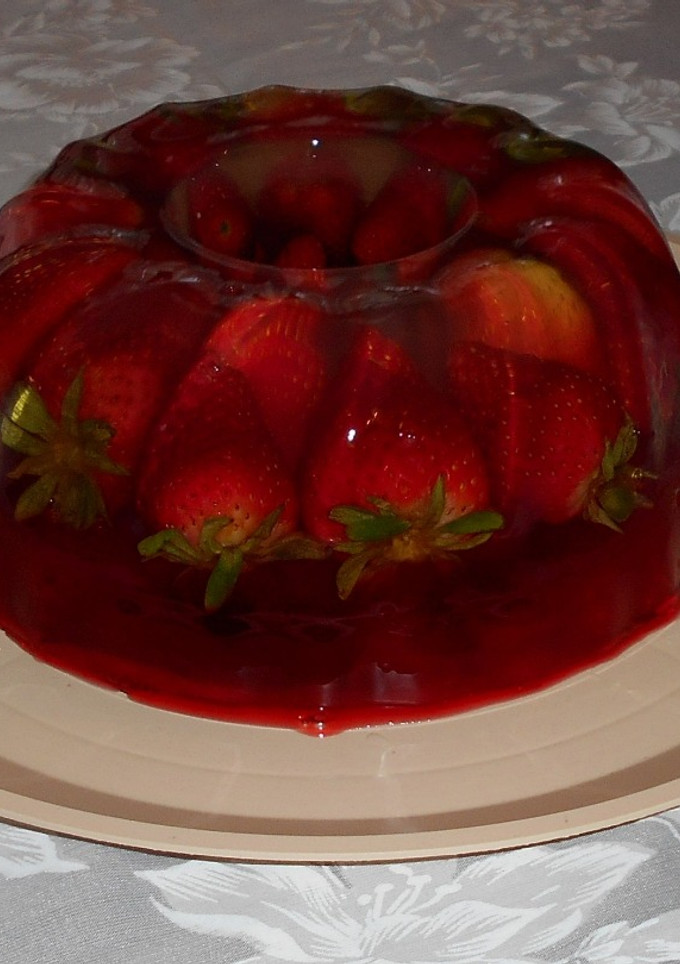 Una foto de Gelatina de fresas y limón