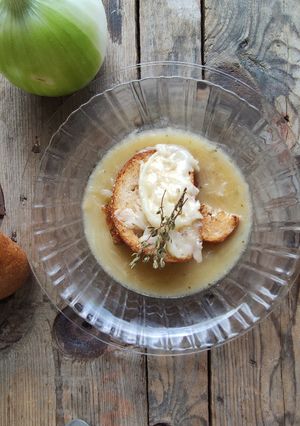 Una foto de Soupe aux oignons (Sopa de cebolla)