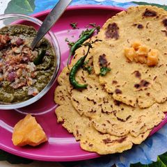 A picture of Sarson ka Saag Makki ki roti.