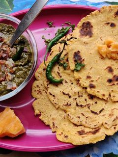 A picture of Sarson ka Saag Makki ki roti.